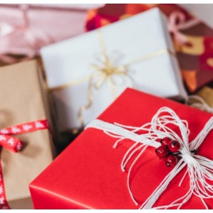 Adventskalender 4 gaver * 25 kr pr pakke Adventskalender 4 gaver * 25 kr pr pakke
