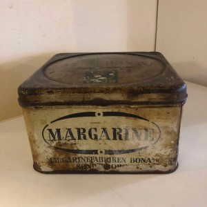 Margarine dåse med slid og patina - Bona Margarine fra Sønderbord Margarine dåse med slid og patina - Bona Margarine fra Sønderbord