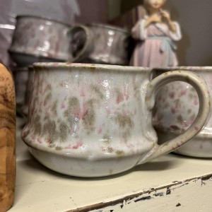 Krus med hank Kalmar rosa og brunt farvespil