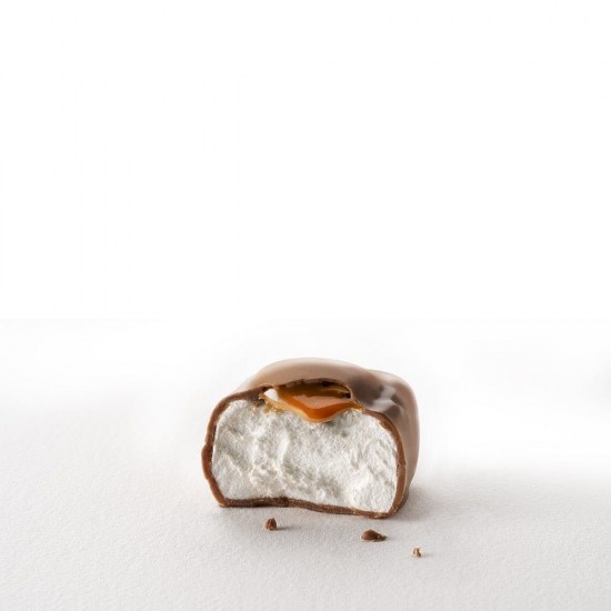 Marshmallow dyppet i mælkechokolade med indlagt Havsaltskaramel 15g fra BARU Marshmallow dyppet i mælkechokolade med indlagt Havsaltskaramel 15g fra BARU