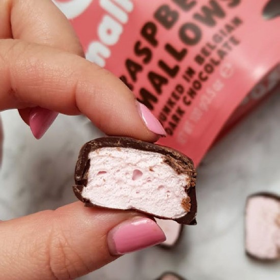 Hapsere Raspberry Marshmallow dyppet i mørk chokolade 100g fra BARU Hapsere Raspberry Marshmallow dyppet i mørk chokolade 100g fra BARU
