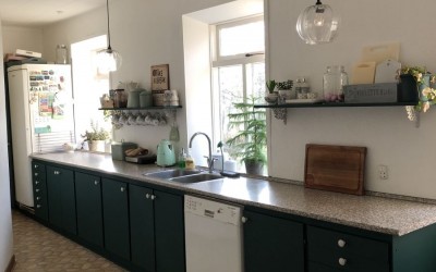 Sådan laver du Nyt Køkken for kun 800 kr i maling! Malet med Silk All-in-one mineralmaling