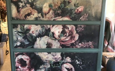 Blomster og Forest Green Kalkmaling på gammel kommode - DIY Blomster og Forest Green Kalkmaling på gammel kommode - DIY