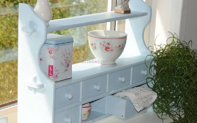 Sødt lille skuffemøbel i Powder Blue - malet med kalkmaling