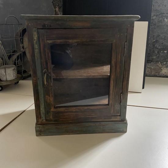 Lille skab med glassider H62cm 2.sort Lille skab med glassider H62cm 2.sort
