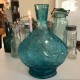 Smuk gammel flaske vase i farvet glas 31 cm