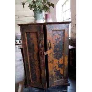 Unika Vægskab i genbrugstræ Højde 94 cm Unika Vægskab i genbrugstræ Højde 94 cm