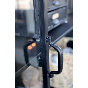 Vitrineskab med 3 låger og hylder B140-H175cm