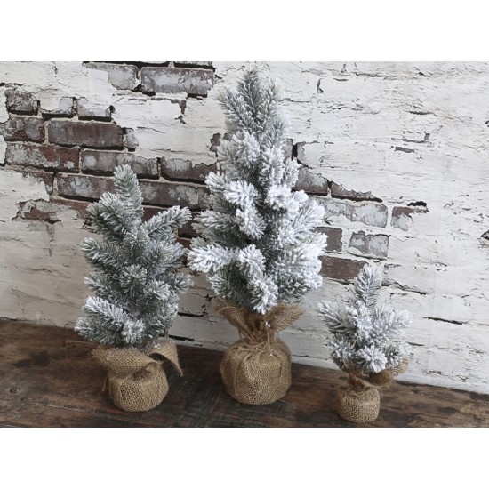 Grantræ med sne 30cm i jutesæk