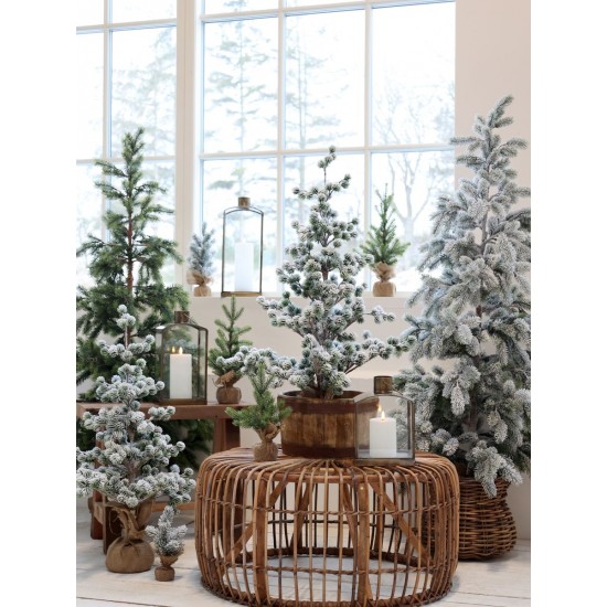 Grantræ med sne 30cm i jutesæk