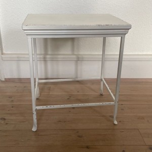 Sidebord i Antique Creme H47cm Sidebord i Antique Creme H47cm
