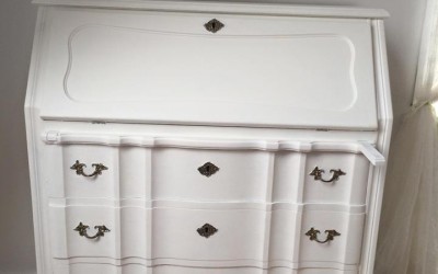 Smukt Chatol i egetræ forvandlet med Vintage Paint