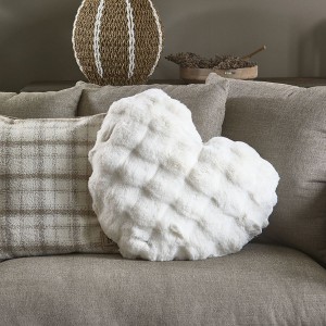 Pelspude hjerte fra Riviera Maison  Pelspude hjerte fra Riviera Maison