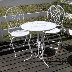 Cafebord i metal med stole Cafebord i metal med stole