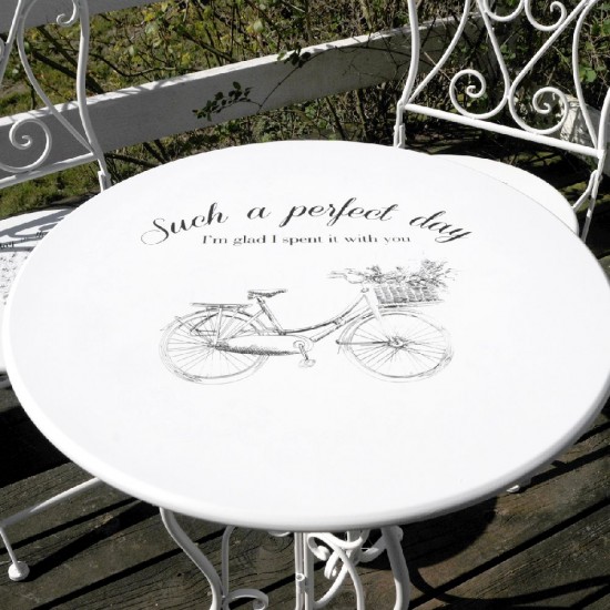 Cafebord i metal med stole Cafebord i metal med stole