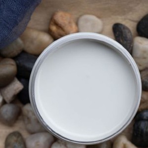 Hvid med gråblå undertone Glacier 4oz = 118 ml Silk All-in-one Mineral maling Hvid med gråblå undertone Glacier 4oz = 118 ml Silk All-in-one Mineral maling