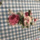 Borddug 90x90cm Blå-hvid tern med blomster Falby Borddug 90x90cm Blå-hvid tern med blomster Falby