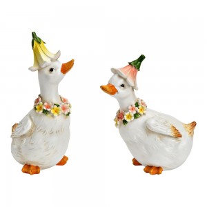 And med blomsterkrans og gul hat 16 cm