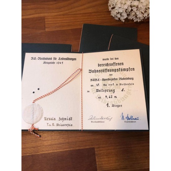 Fire gamle Diplomer præget med Nazi mærke fra 2. verdenskrig Fire gamle Diplomer præget med Nazi mærke fra 2. verdenskrig