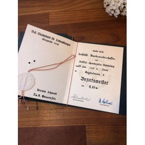 Fire gamle Diplomer præget med Nazi mærke fra 2. verdenskrig