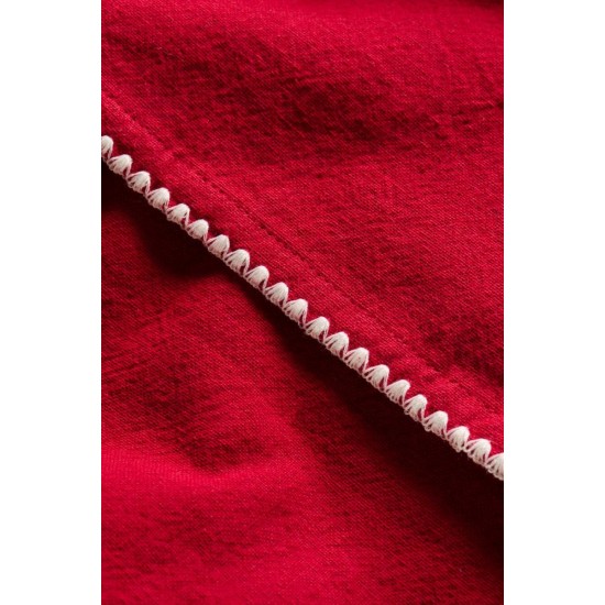Dug rød med hvide stikninger i kanterne 150 x 250cm