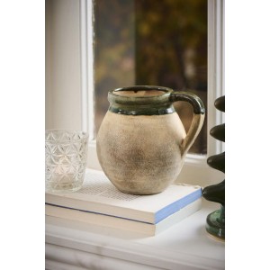 Vase med hank naturfarvet med grøn kant Avignon keramik 13 cm Vase med hank naturfarvet med grøn kant Avignon keramik 13 cm