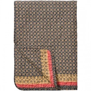 Quilt mørkeblå med rosa og naturfarvet mønster, kanter på langs