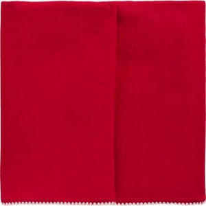 Dug rød med hvide stikninger i kanterne 150 x 250cm Dug rød med hvide stikninger i kanterne 150 x 250cm