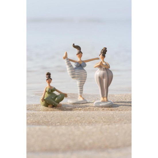Dame i yoga positur stribet bukser