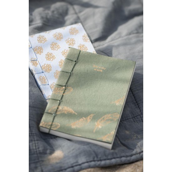 Notesbog Lyseblå med guldfarvet bladmønster