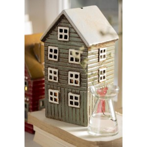 Hus til fyrfadslys Thorshavn rød dør på siden