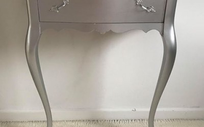 Yndigt bord med Kalkmaling - Sølv