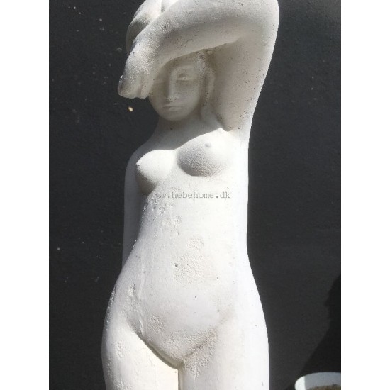 Nøgen Kvinde 59 cm - Frostsikker havefigur i marmor