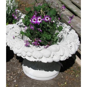 Blomsterkrukke med frugtkant 30 cm - Frostsikker havekrukke i marmor Blomsterkrukke med frugtkant 30 cm - Frostsikker havekrukke i marmor