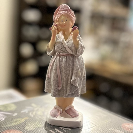 Badedame med lavendel morgenkåbe 16 cm