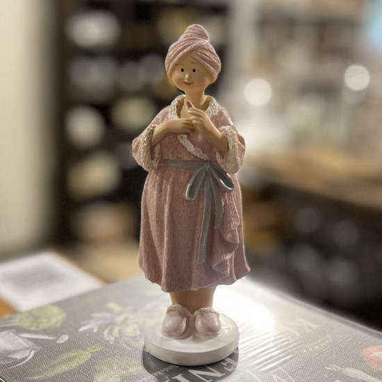 Badedame med lyserød morgenkåbe 16 cm