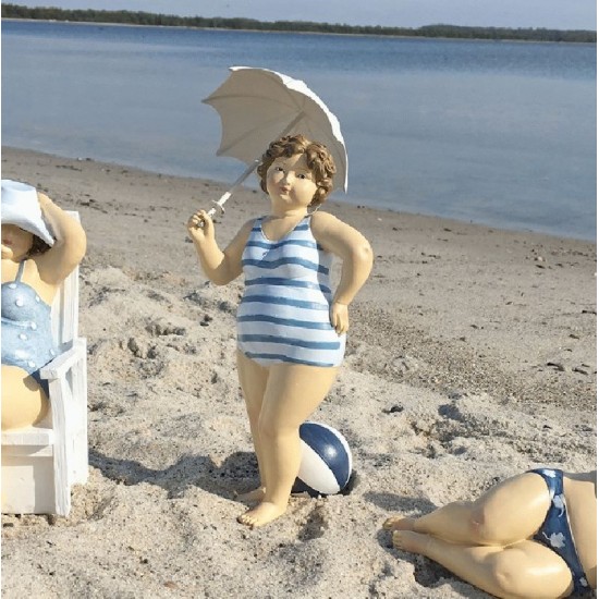 Smuk kvinde stående med parasol Smuk kvinde stående med parasol