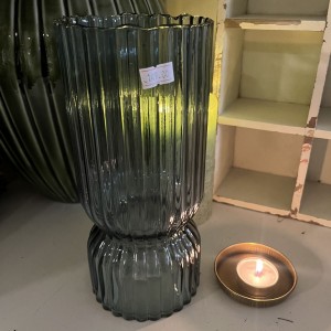 Vase grøn med riller 23x11 cm Vase grøn med riller 23x11 cm