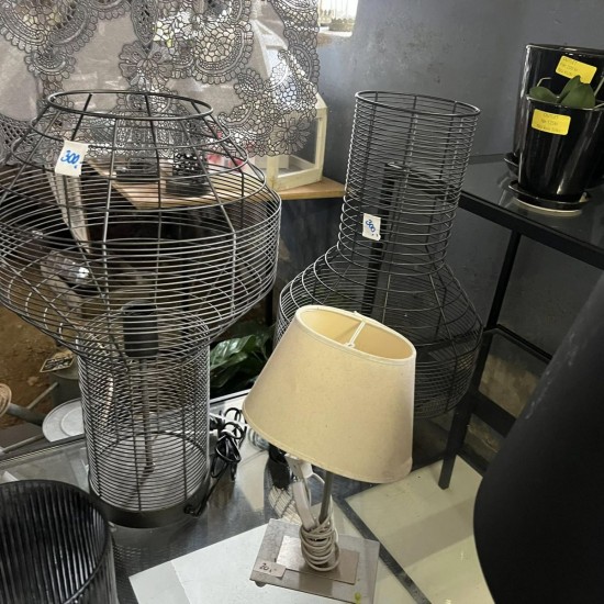 Sort Design bordlampe i trådnet ca 50 cm