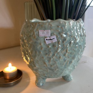 Lysegrøn krukke på tre fødder stor