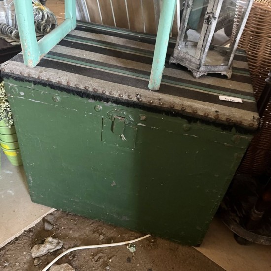 Antik Kiste - kan også bruges som bord