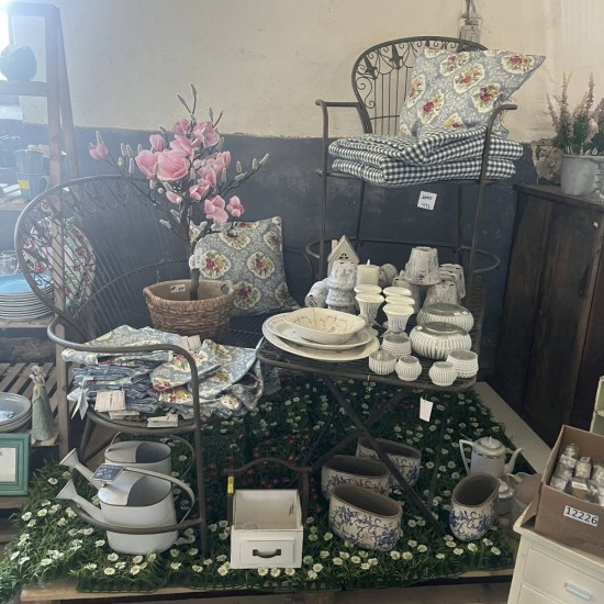 Havebord i jern fleur de lis