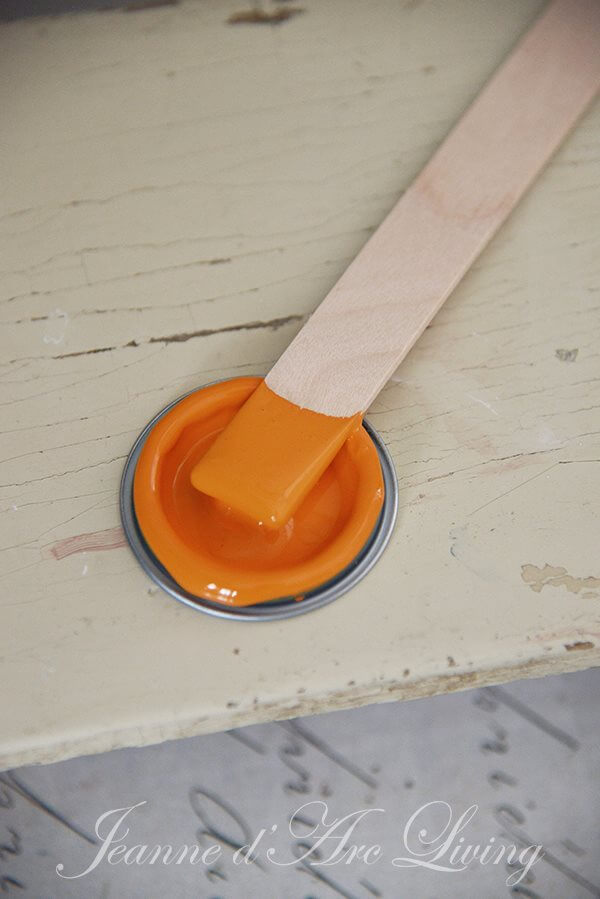 Den nye Orange industri farve i kalk maling